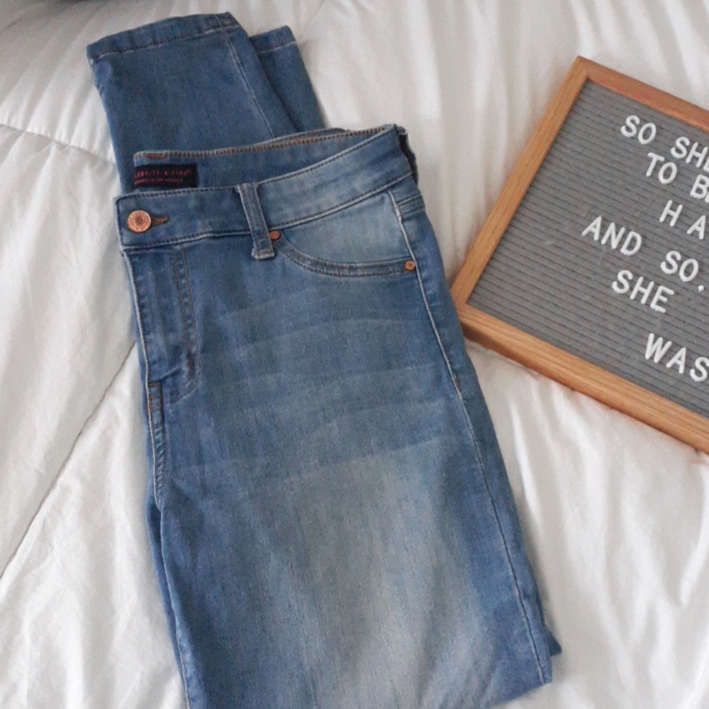 Light blue faded jeggings